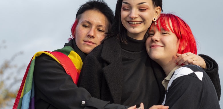 55465174 Group Non Binary People Hugging Besk